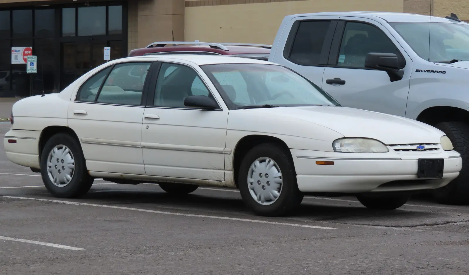 2001 Chevrolet Lumina final-year sedan
