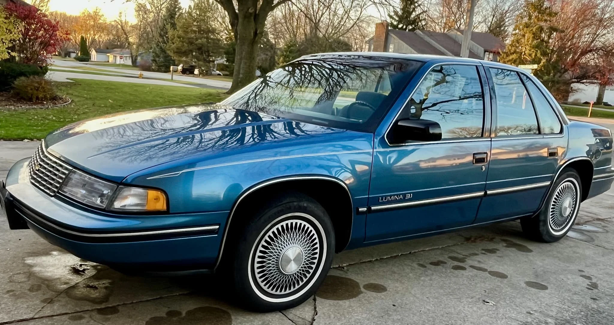 1990 Chevrolet Lumina sedan front three-quarter view
